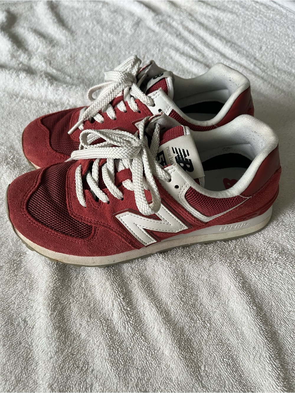 New Balance 574 Women’s/Gender-Neutral Shoes in Red and White, size 5